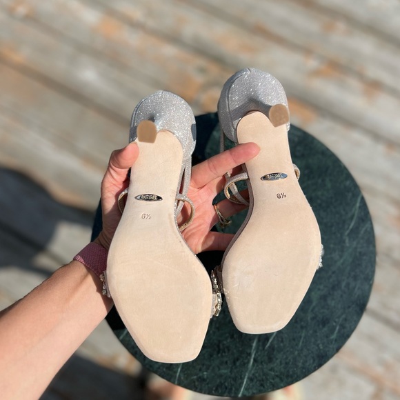 Badgley Mischka Nala Curvy Stiletto Heel - Picture 5 of 8